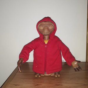 E.T  Extra Terrestrial interactive doll circa 2000 by Hasbro